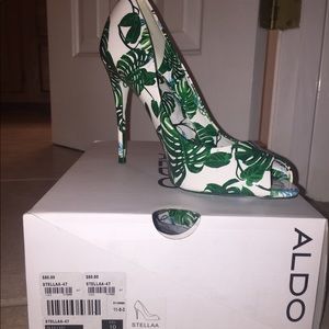 Brand new Aldo Stella Size 10 Peep Toe Shoe/purse
